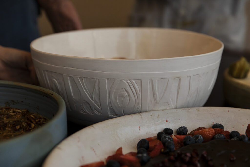 Fíngerðar kökur í grófu leirfati