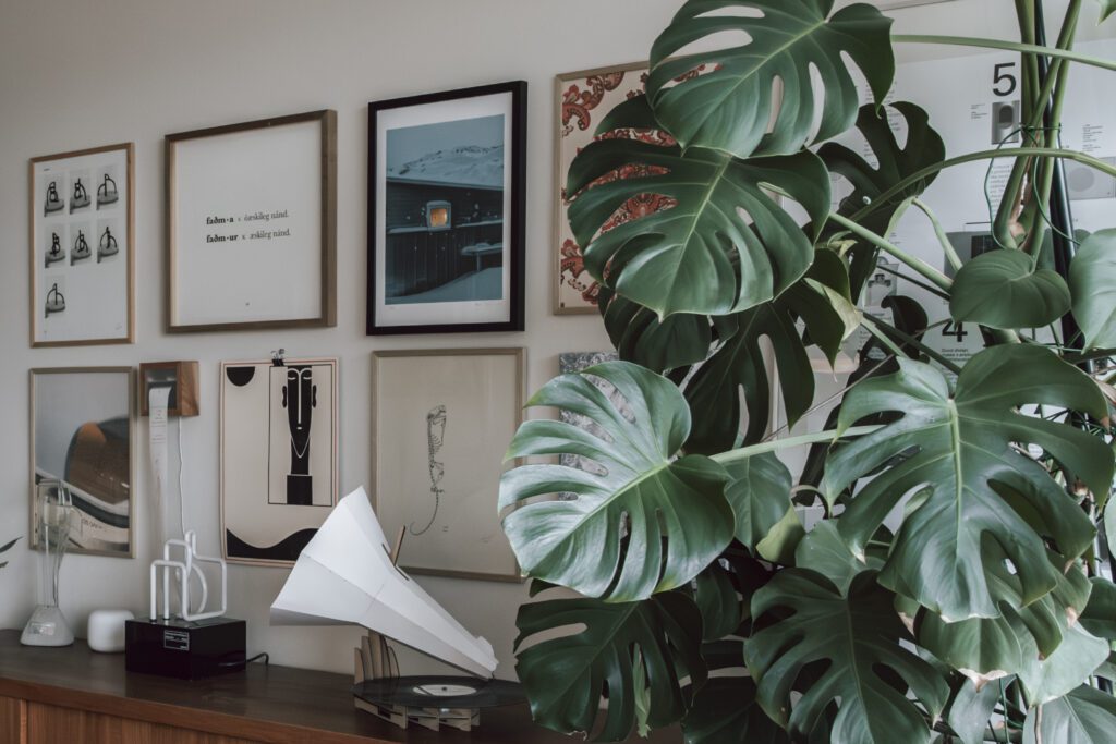 Umvafin íslenskri list á draumaheimilinu