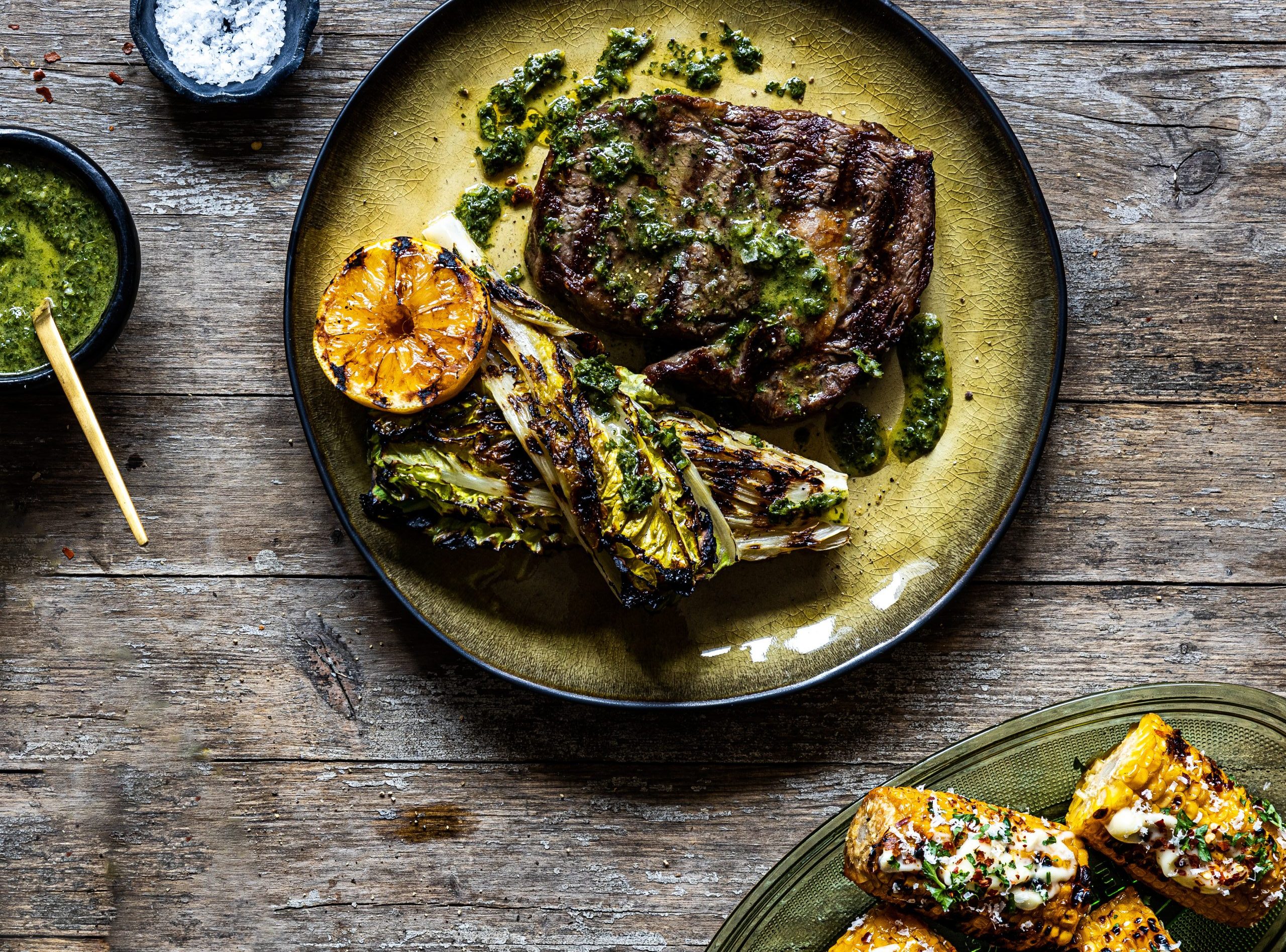 Nauta rib-eye með chimichurri-sósu og grilluðu romain-káli | Birtíngur ...