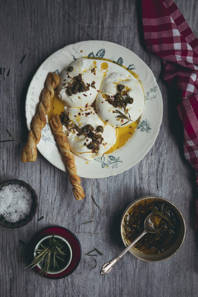 Burrata-ostur með kryddolíu og chili-flögum