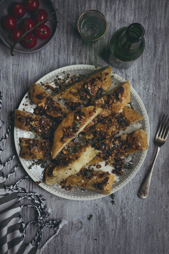 Foccacia með valhnetum og ansjósum