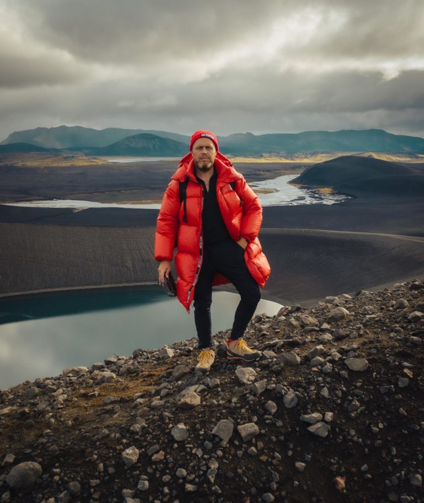 „Ástarsaga um hvernig miðaldra karlmaður með dróna varð ástfanginn af eldfjalli“