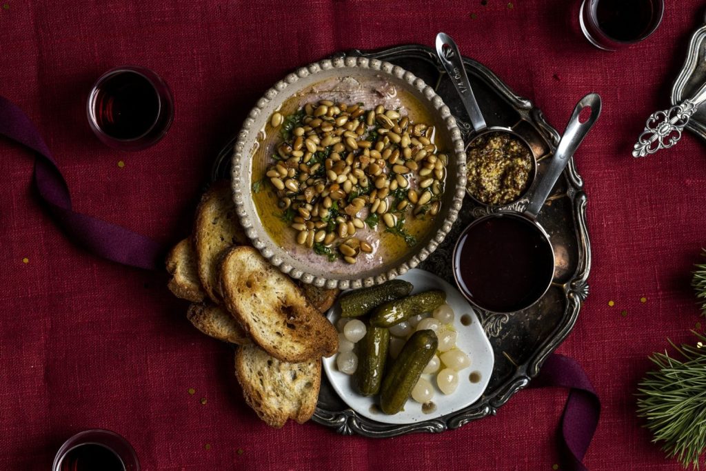 Kjúklingalifrarpaté með hvítlauk, beikoni og furuhnetum