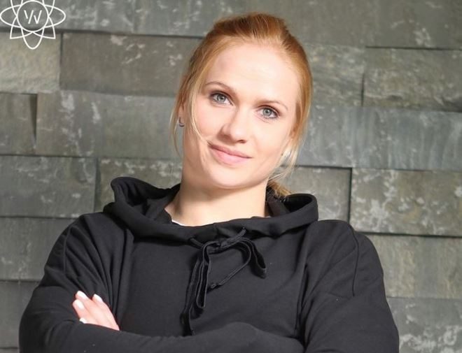 Annie Mist breytir til