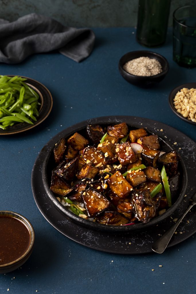 Eggaldin og tófú með chili-gljáa
