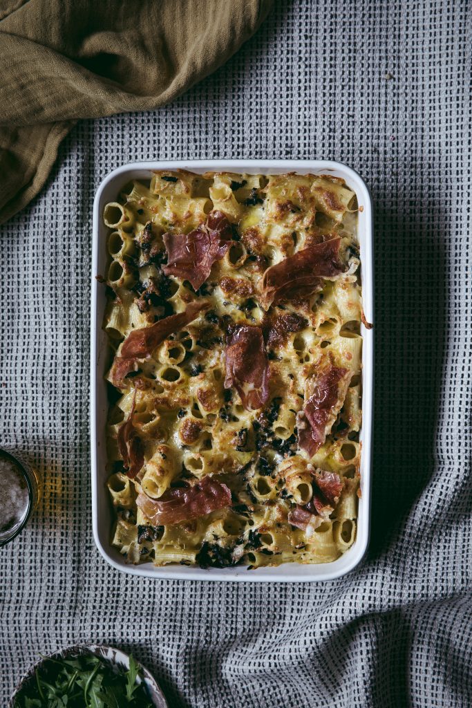 Pastabaka með kjúklingi, villisveppum og stökkri hráskinku