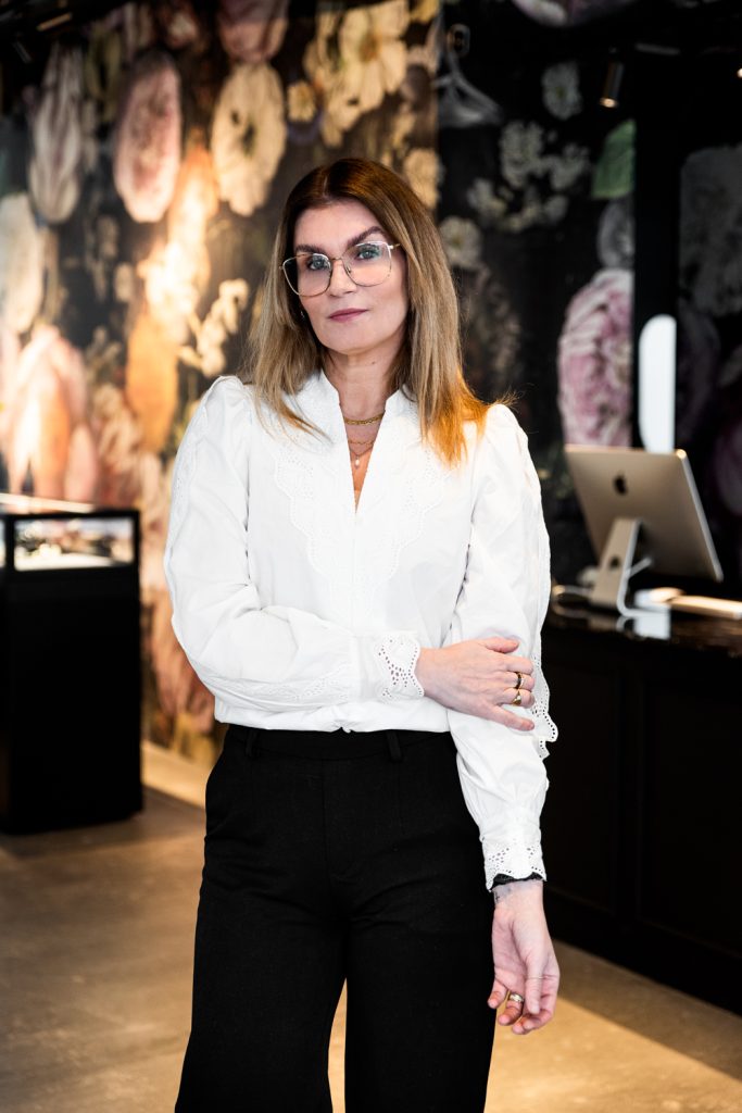 Gullsmiðurinn Lovísa Halldórsdóttir Olesen hannaði verkstæðið og búðina sjálf