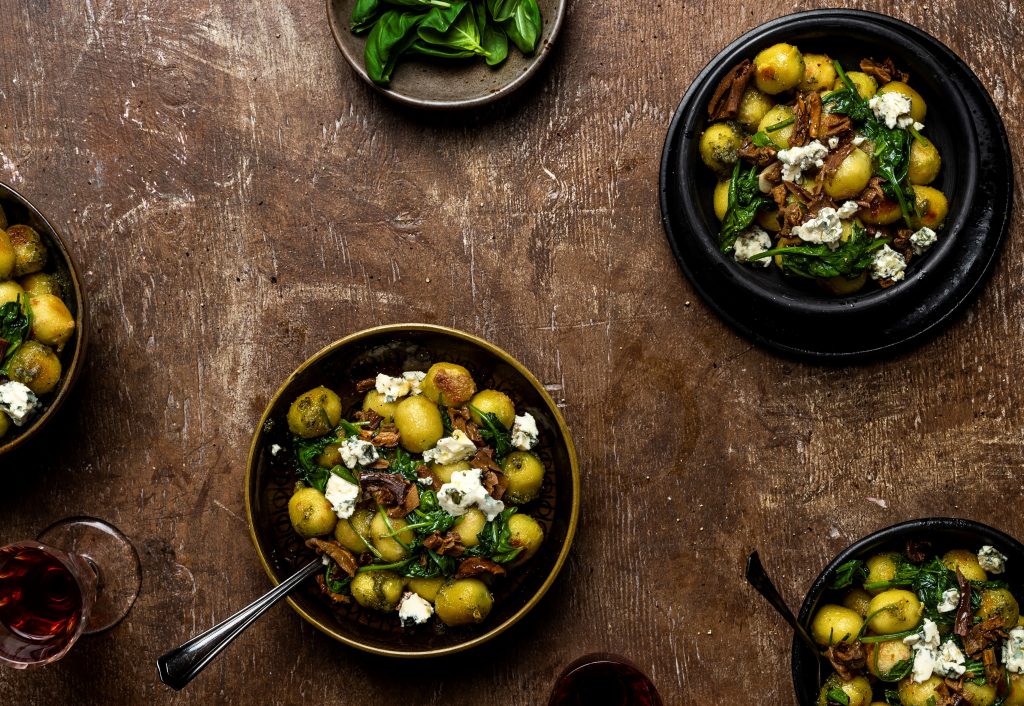 Sveppa-gnocchi með bragðmiklum osti og spínati