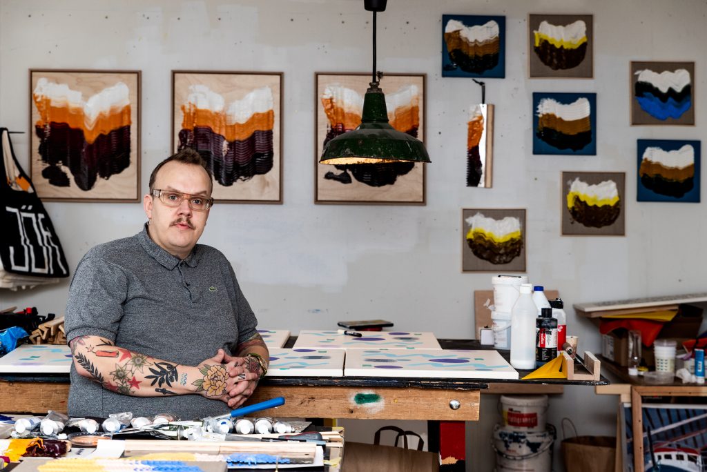 Árni Már Erlingsson myndlistarmaður hefur komið víða við á ferlinum