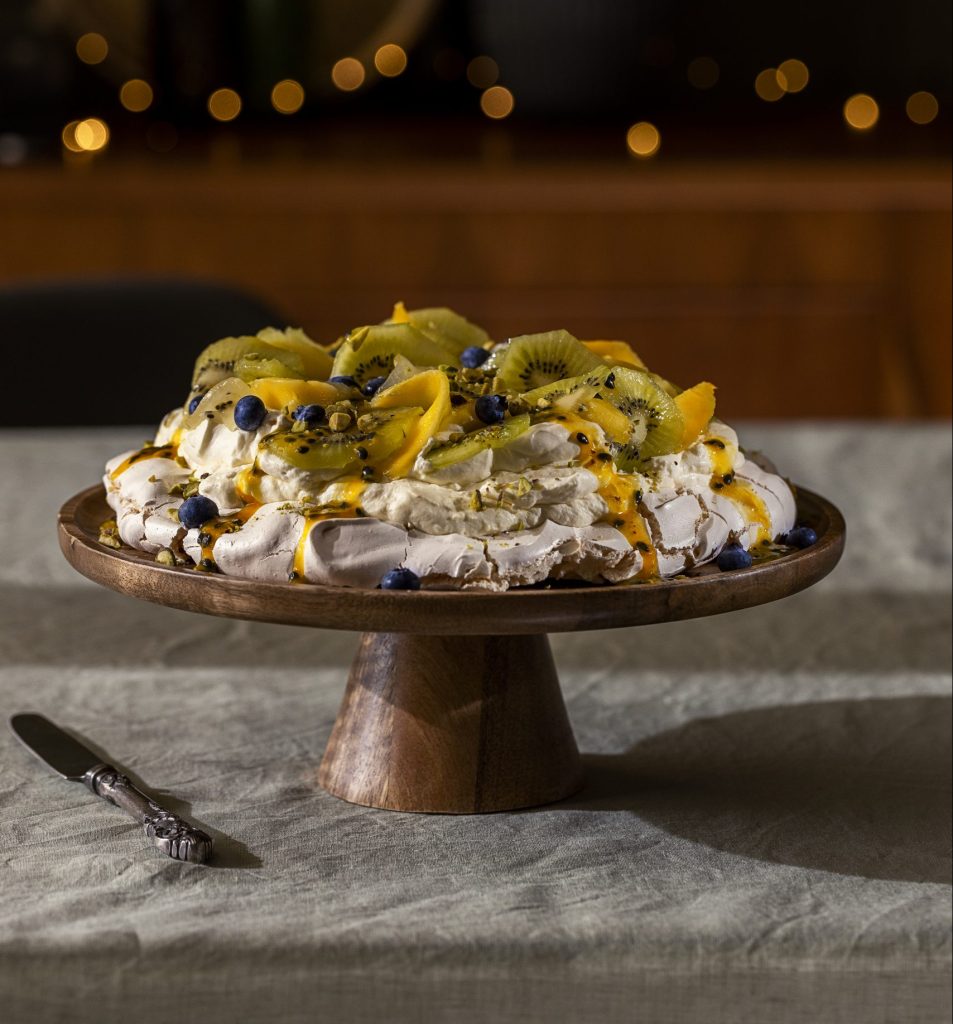 Pavlova með suðrænum ávöxtum