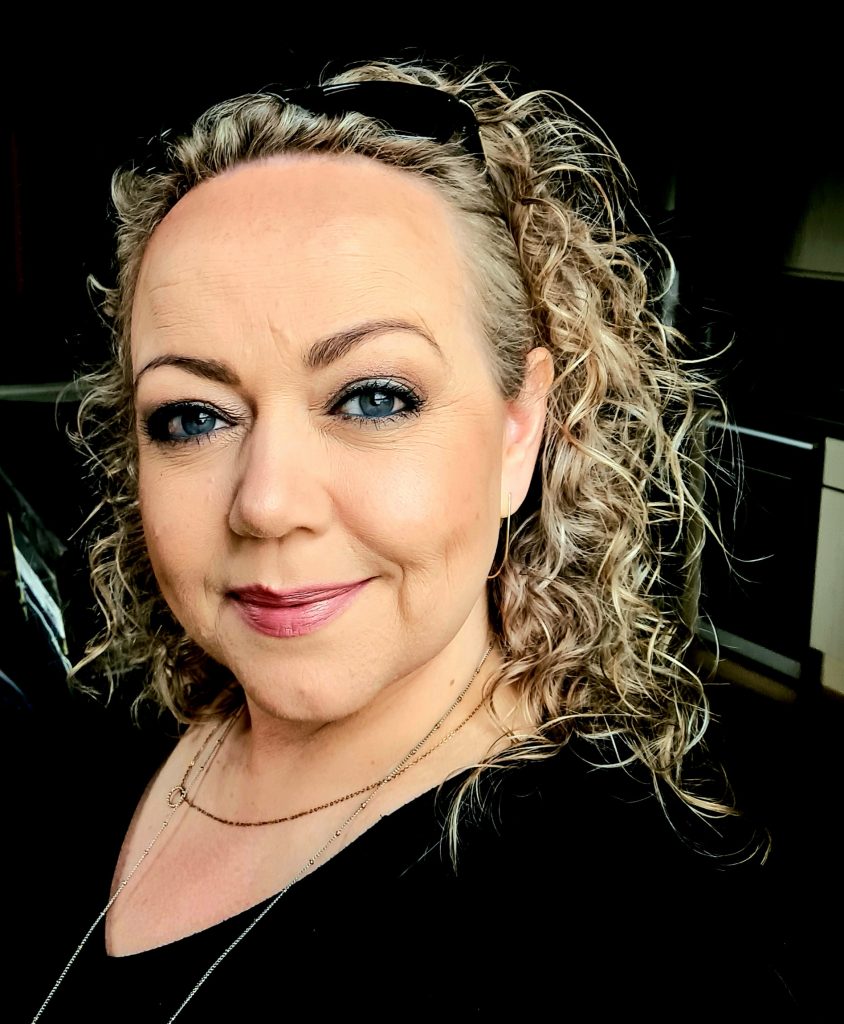 Heiða hleður í leiðsagnar- og förðunarbankann