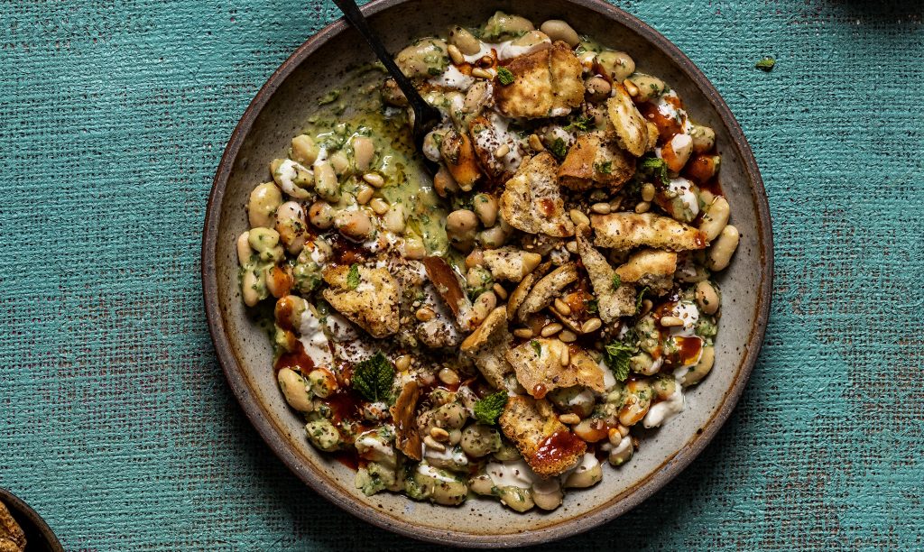 Smjörbaunir með tahini, kryddjurtum og chili-olíu