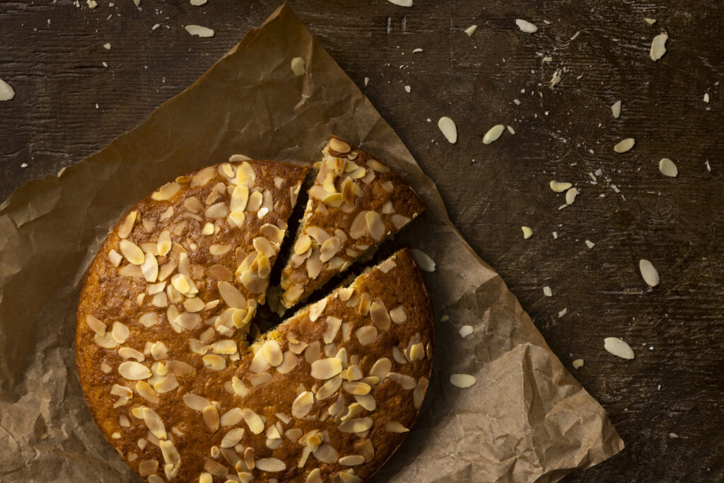 Kaffikaka með kardimommum og möndlum