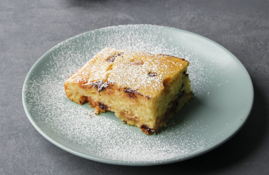 Pönnukaka í fati með karamellu- og súkkulaðidropum