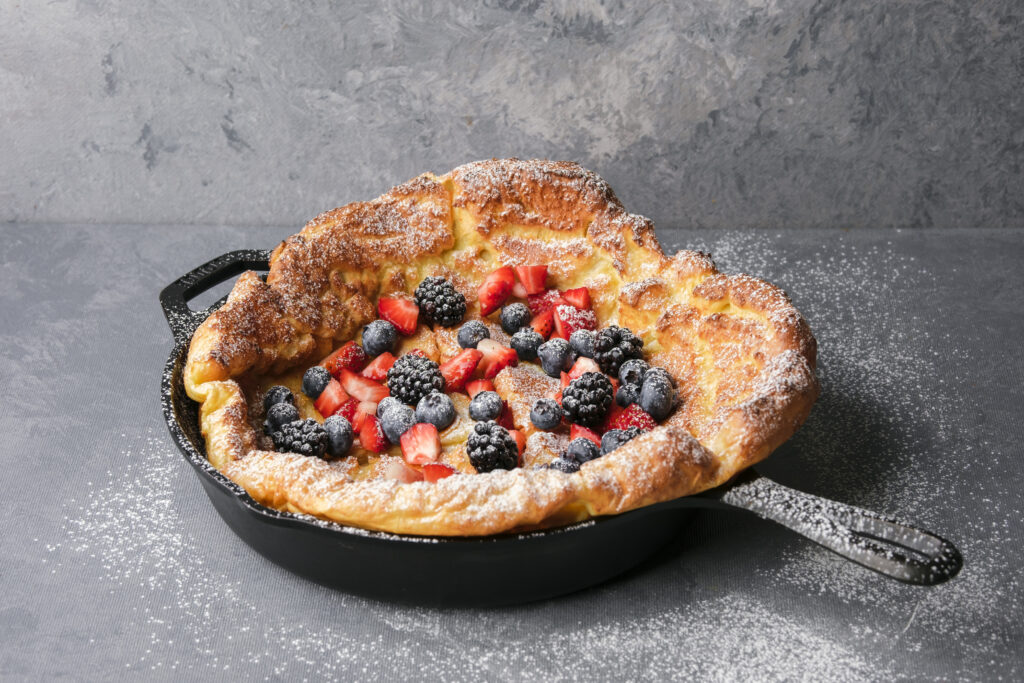 „Dutch baby“ með blönduðum berjum
