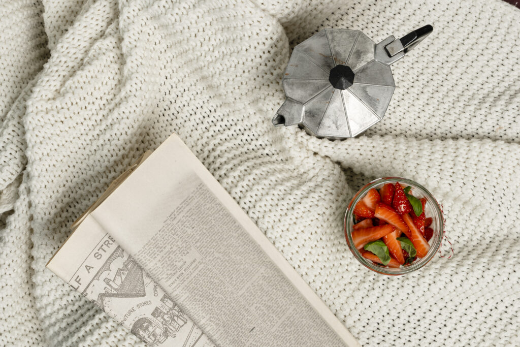 Chiagrautur með jarðarberjum og basil