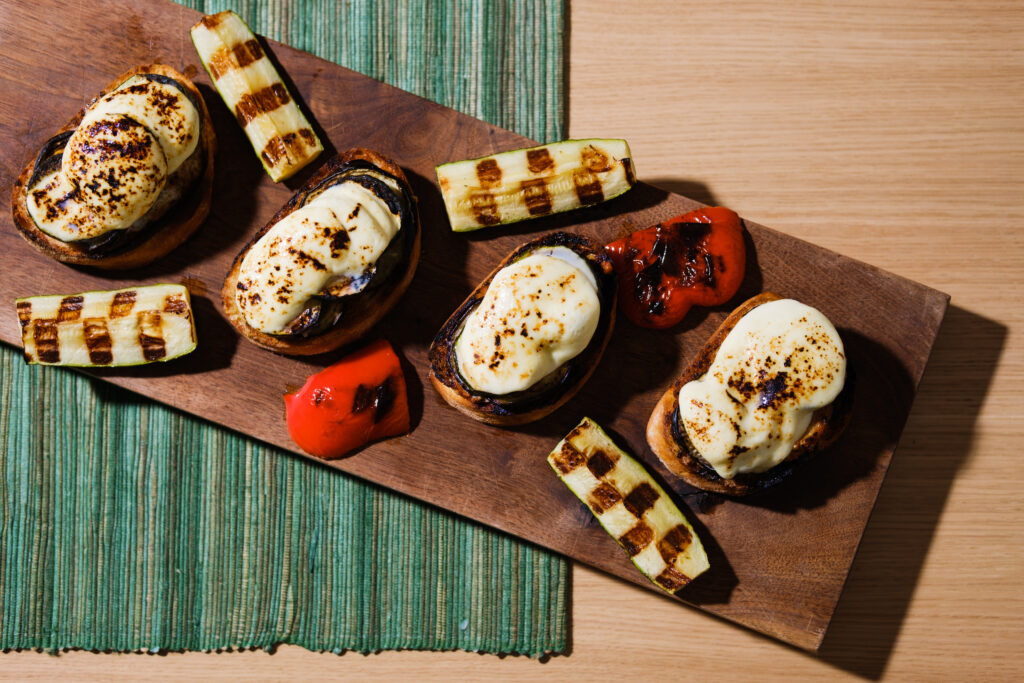 Snittubrauð með grilluðu grænmeti og mozzarella