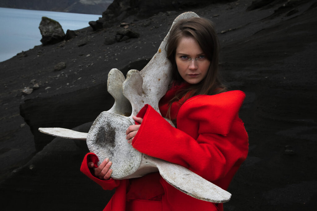 Hera Hilmarsdóttir kafar í djúpið um lífið, leiklistina og hvalina; er nauðsynlegt að skjóta þá?  