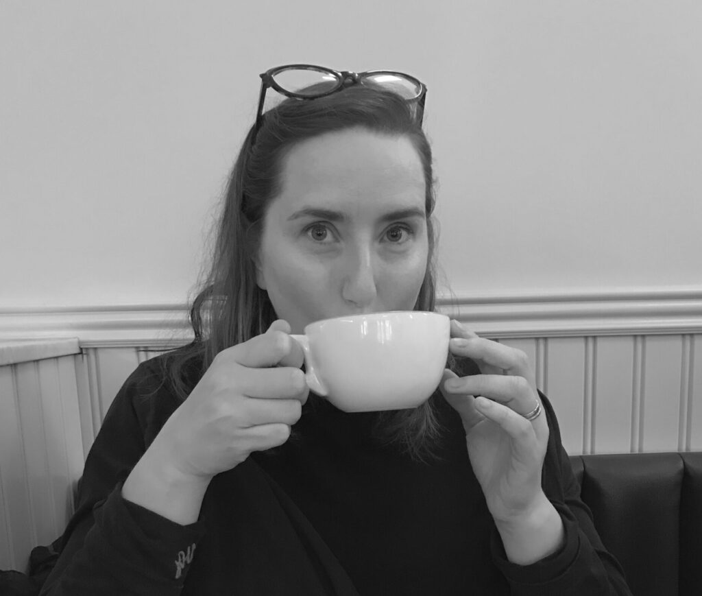 Les tvær til þrjár bækur á mánuði og eina á viku í fríum