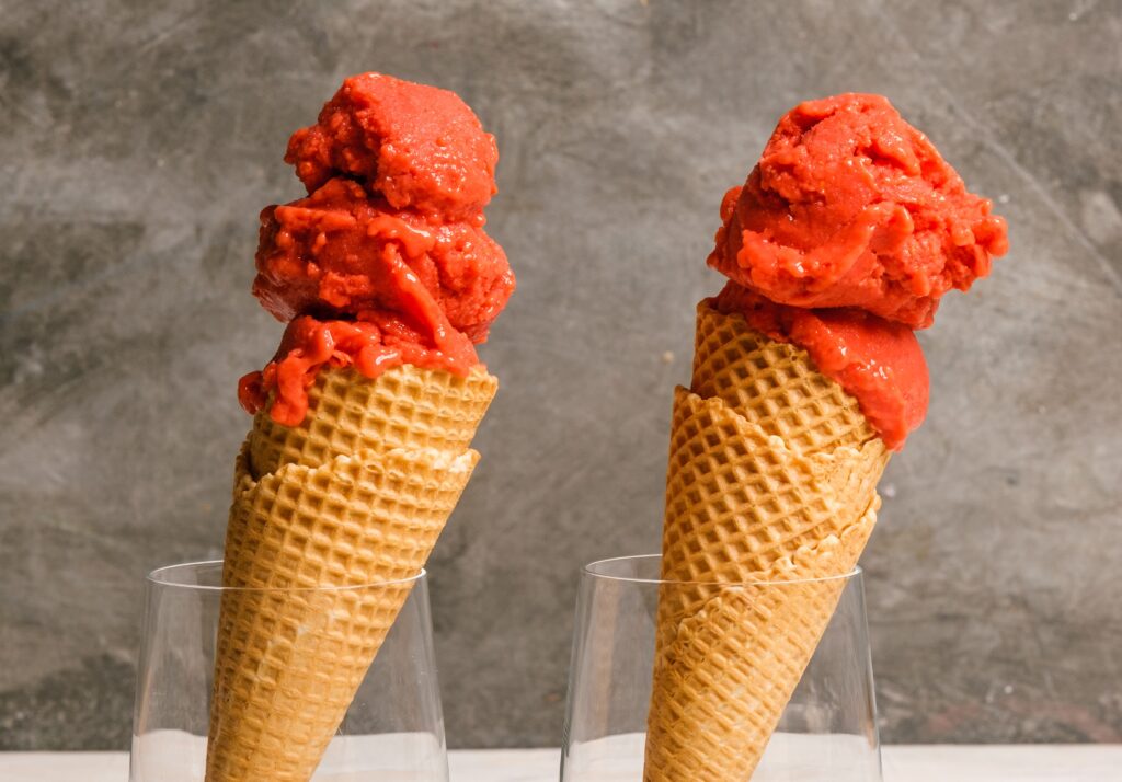 Hindberja- og mangósorbet með kókoskeim