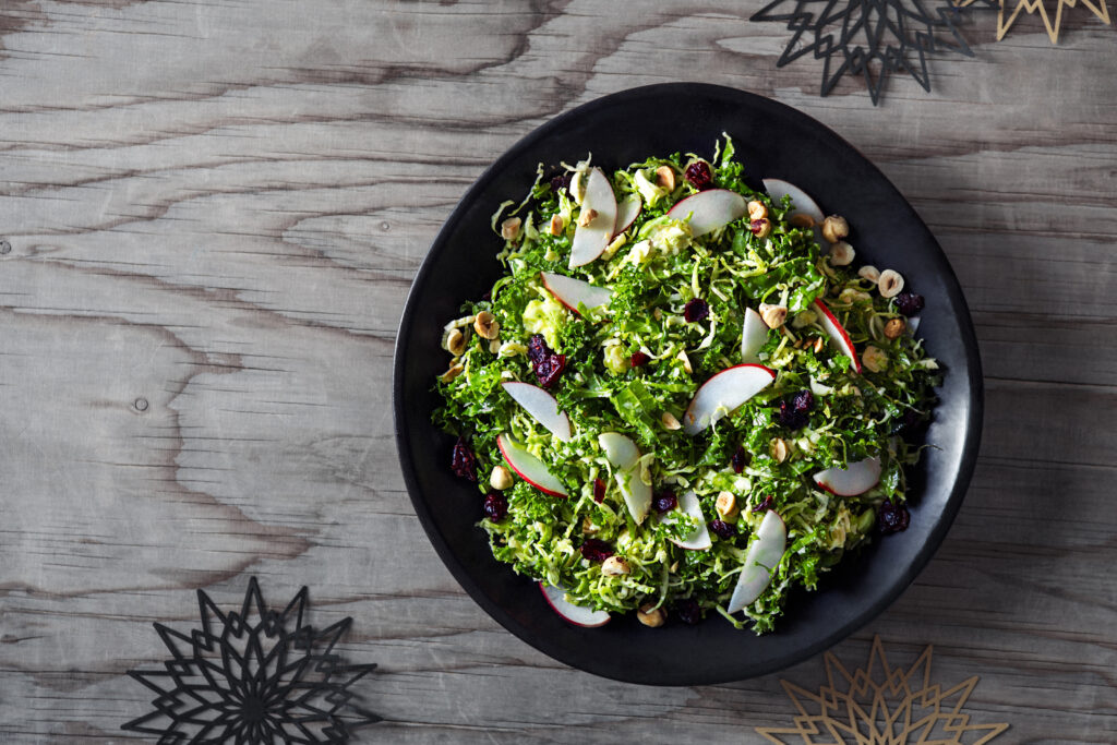 Epla- og kálsalat með heslihnetum