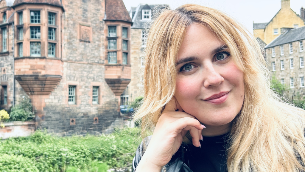 Vill eyða elliárunum sem víðast – Snærós Sindradóttir Bachmann er undir smásjánni