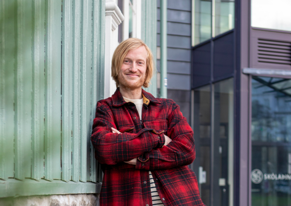 Ljúfsár og full af innsæi – Um Klettinn eftir Sverri Norland