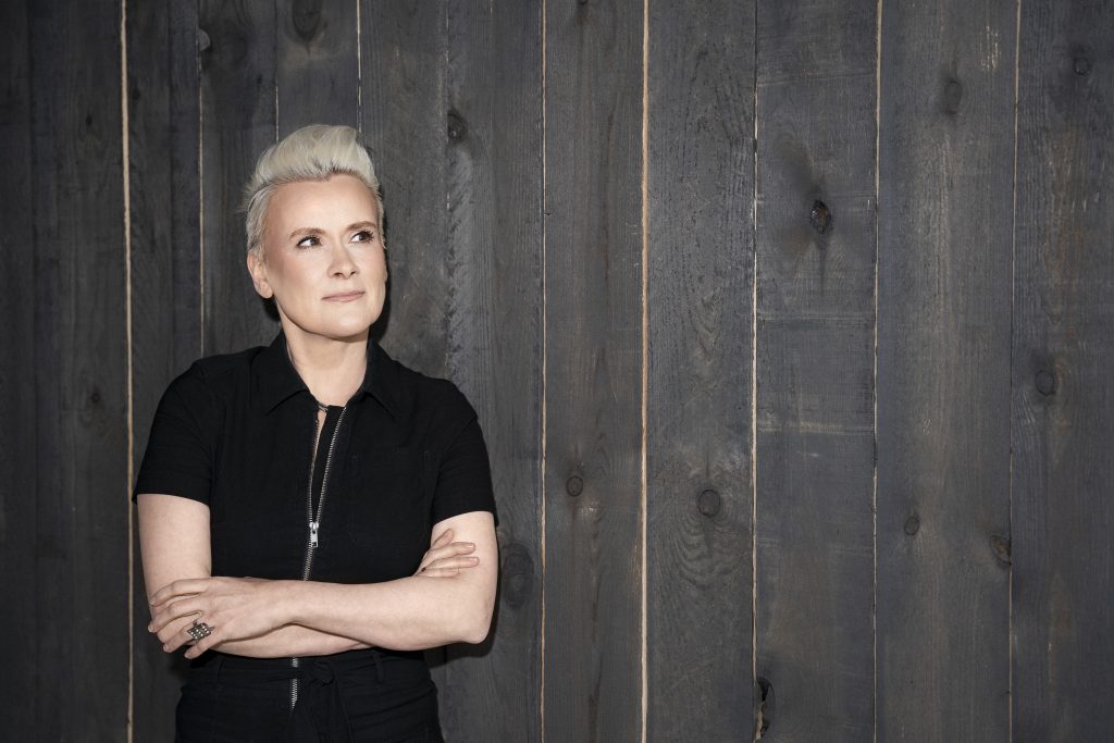 ,,Við eigum öll að fá að mæta alvöru lífsins í gegnum listina“ 
