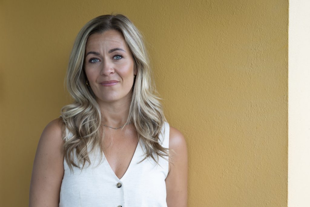 Gerir hlutina aldrei með hangandi hendi