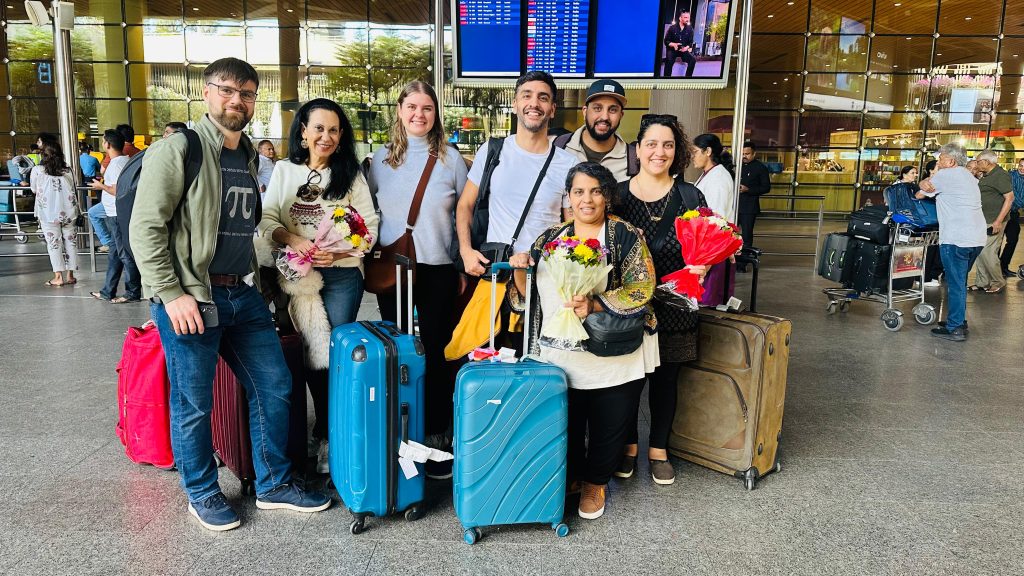 „Mamma fannst aðeins nokkurra vikna gömul hangandi í taupoka í Mumbai“
