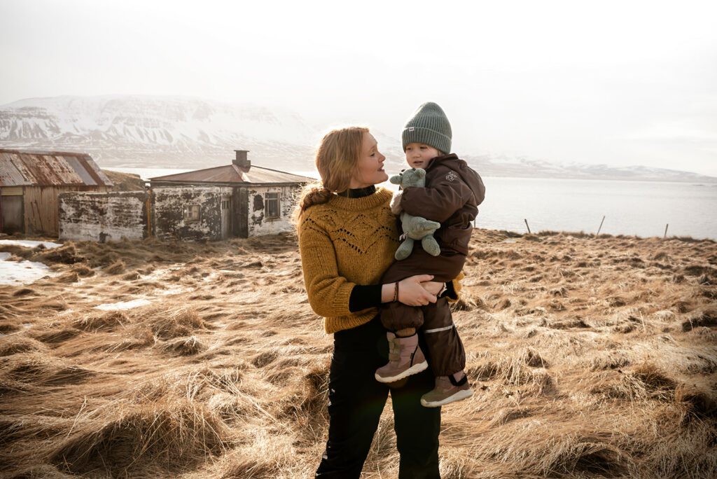 „Dætur mínar mun ég leiða út ævi mína, mamma sleppir aldrei takinu“