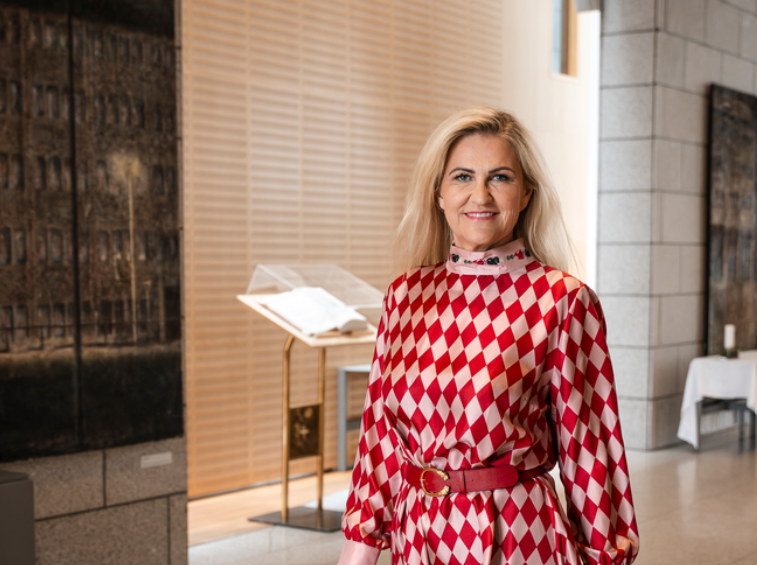 Það fyrsta sem Völva síðasta árs nefndi var að þjóðin myndi halla sér aftur að þjóðkirkjunni.