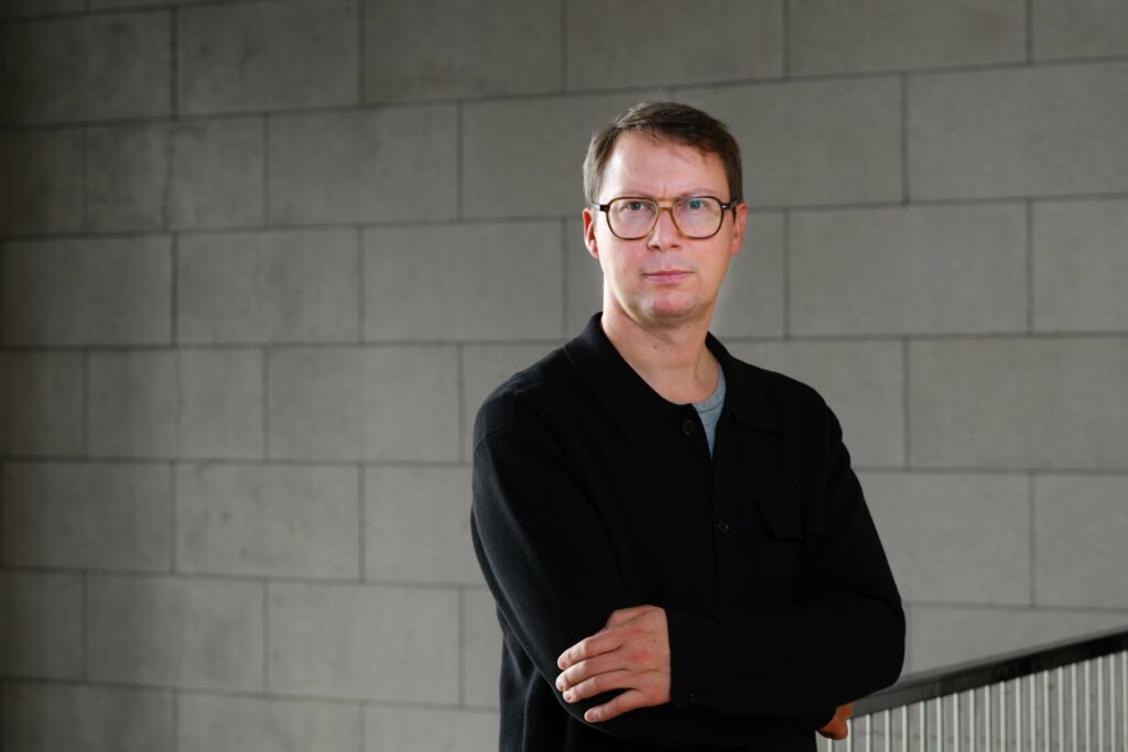 „Ég hef þann slæma ávana að safna bókum á náttborðið hjá mér“ 